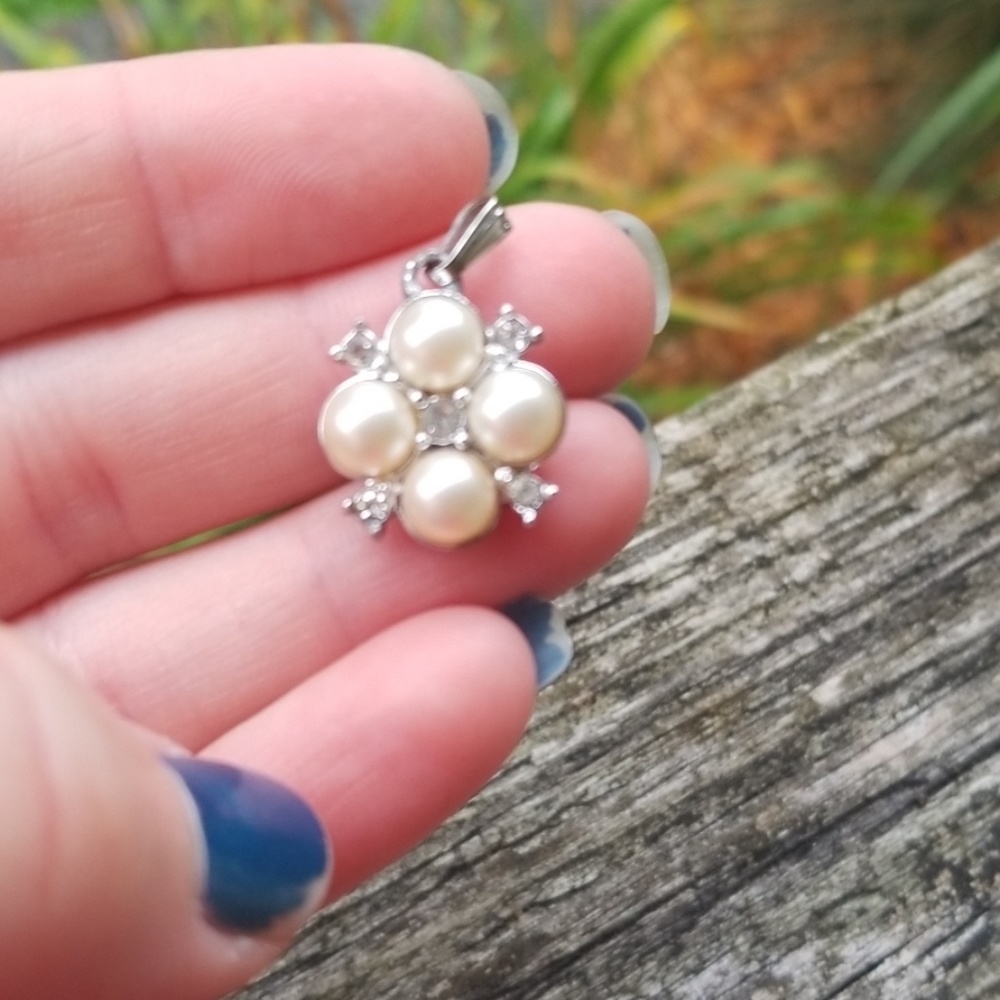 Vintage Sarah Coventry pearl pendant